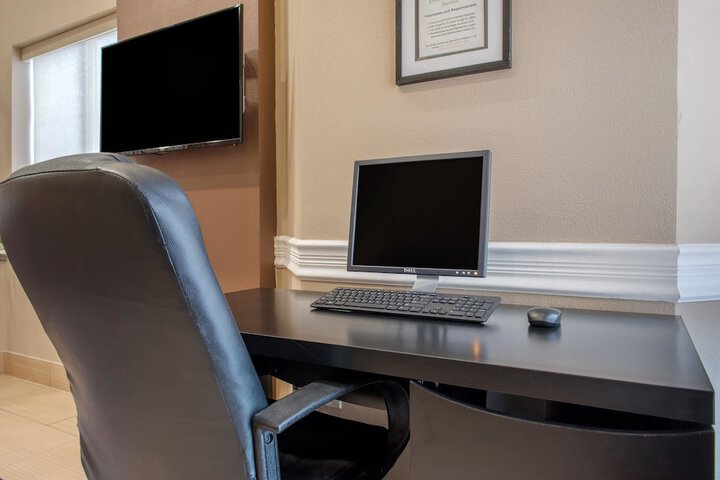 Business Center 44 of 47