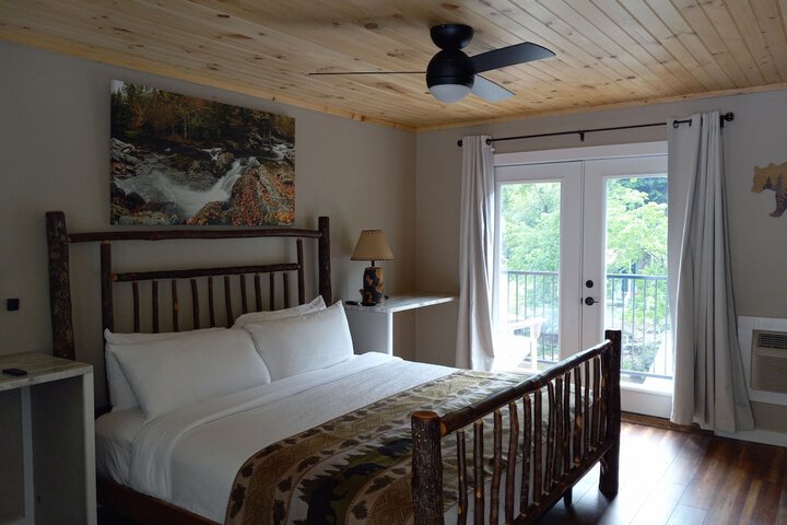 The Carter Lodge on the River