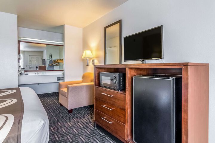 Room 11 of 39