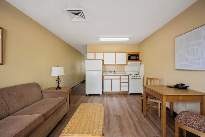 Room 11 of 18