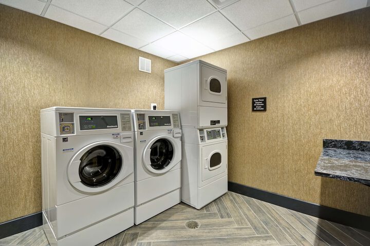Hampton Inn & Suites Detroit / Warren