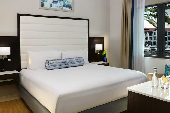 Naples Bay Resort & Marina
