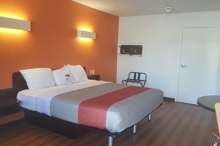 Room 32 of 82