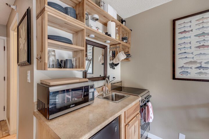 37SLL - Economical - Convenient - Kitchenette - Sleeps 2