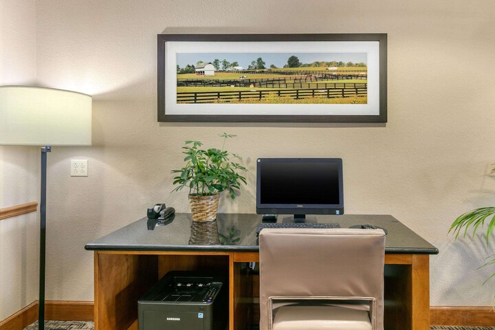 Comfort Suites Hopkinsville near Fort Campbell