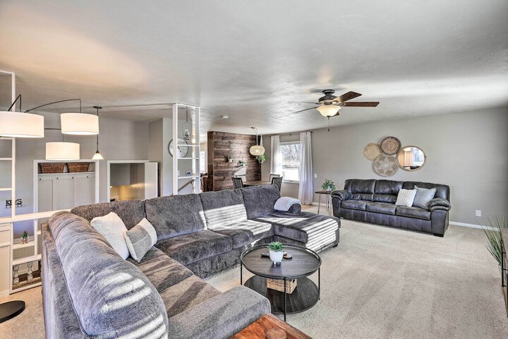Sioux Center Split-level Home w / Game Room!
