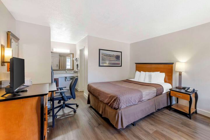 Room 11 of 30