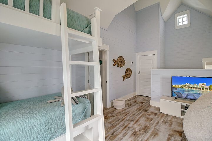 Room 16 of 52