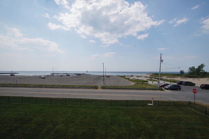 Snyders Shoreline Inn