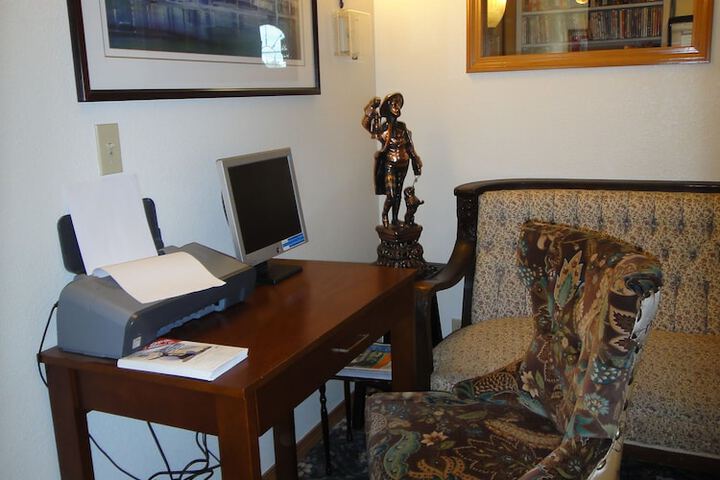 Business Center 63 of 63