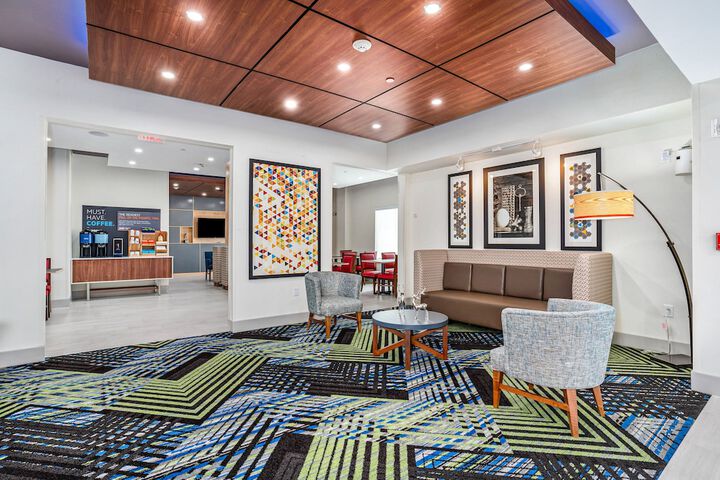 Holiday Inn Express Suites Van Buren-Ft Smith Area by IHG