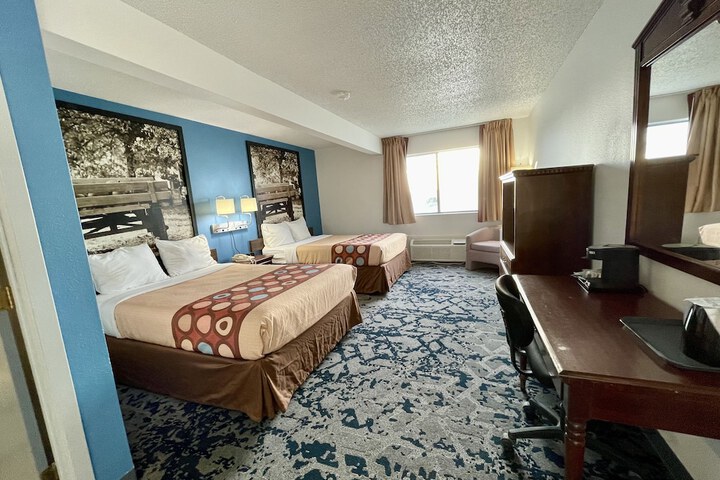 Room 8 of 31