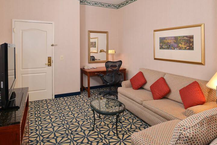 Room 16 of 40