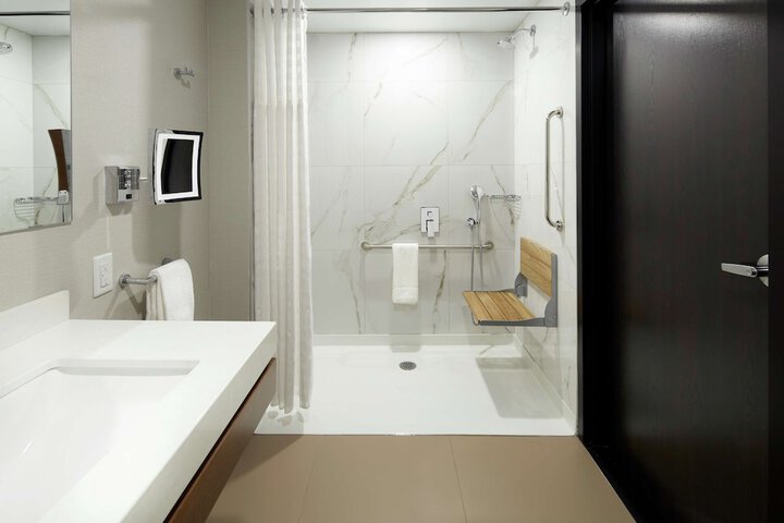Room 8 of 38
