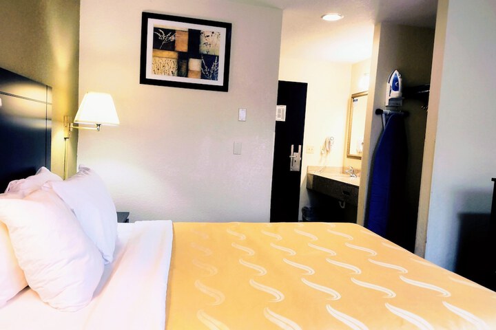 Room 8 of 12