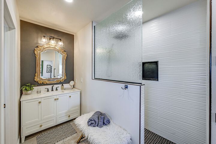 Stellar Craig Apartment - Walk to Restaurants!