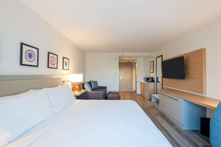 Room 34 of 64