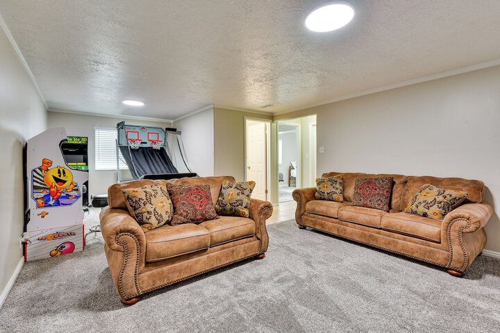 Family-friendly Clearfield Home w / Hot Tub!