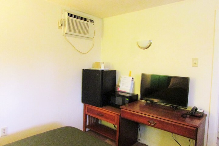 Room 28 of 37