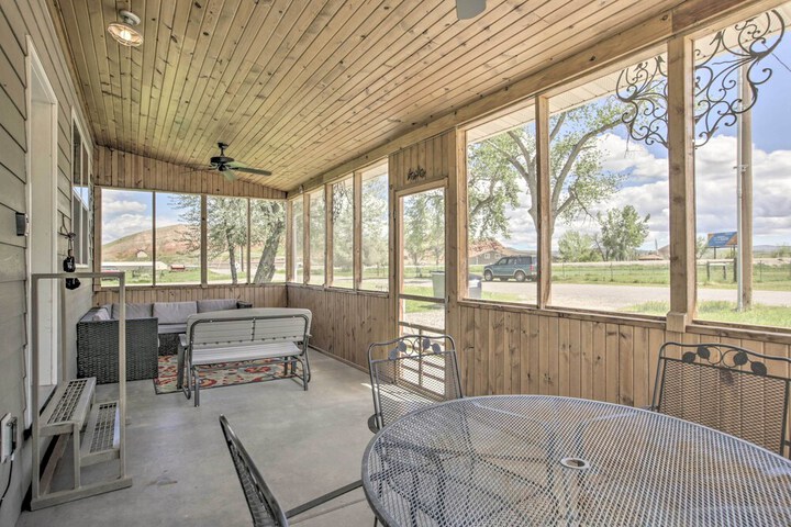 Idyllic Gem: Screened Porch 1 / 2 Mi to River!