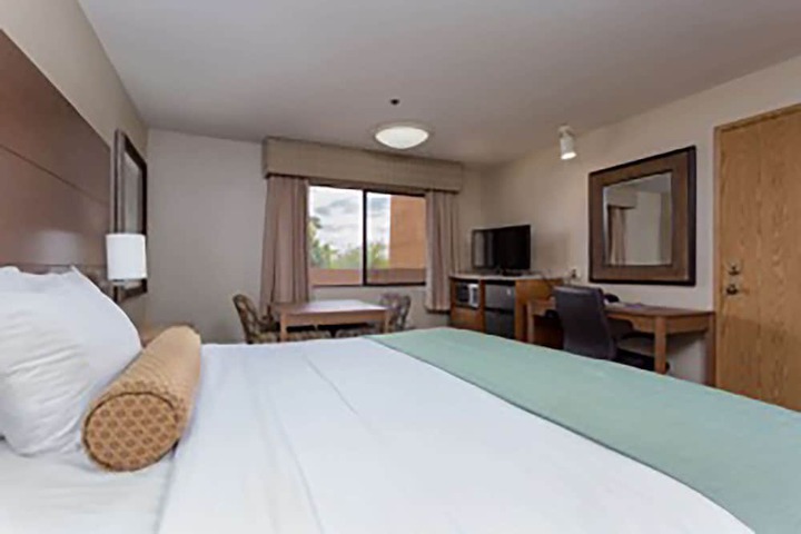 Room 17 of 27