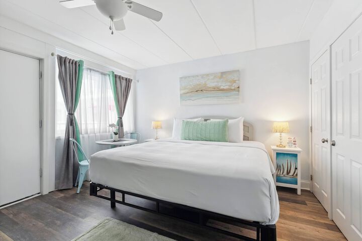 Daytona Inn & Suites