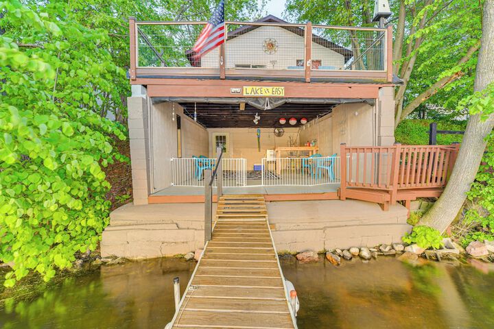 Lakefront Family Retreat w / Private Dock!