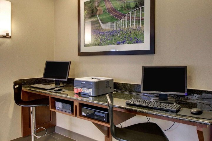 Business Center 31 of 31