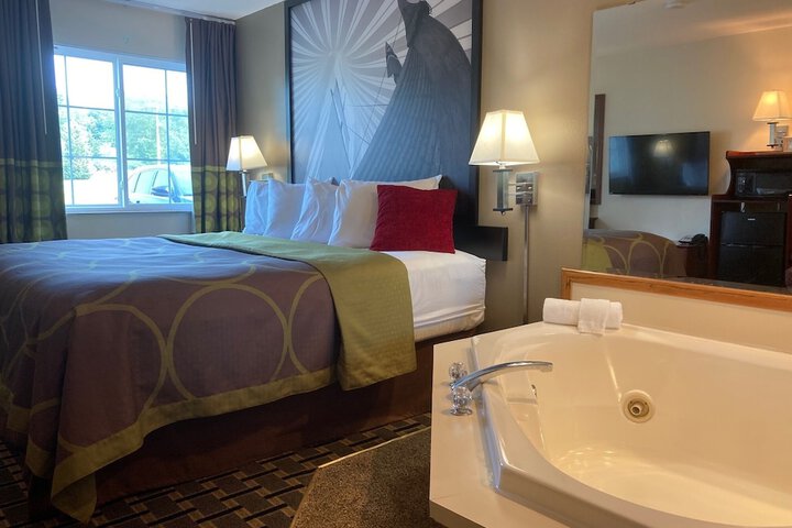 Super 8 by Wyndham Chisago City