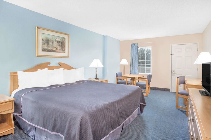 Room 27 of 35