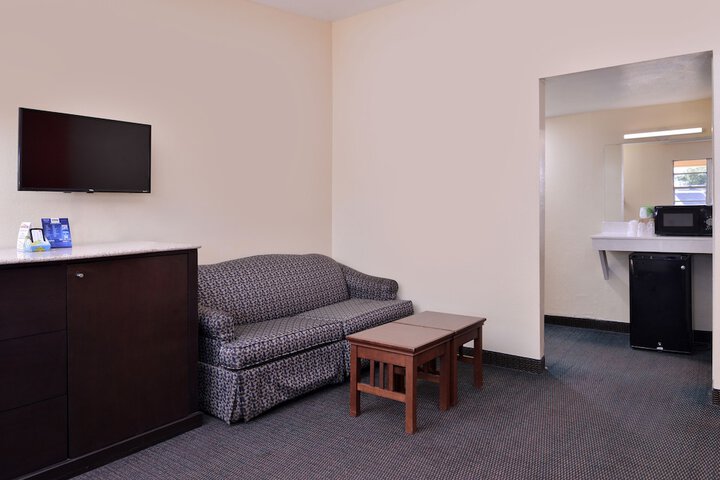 Room 9 of 26