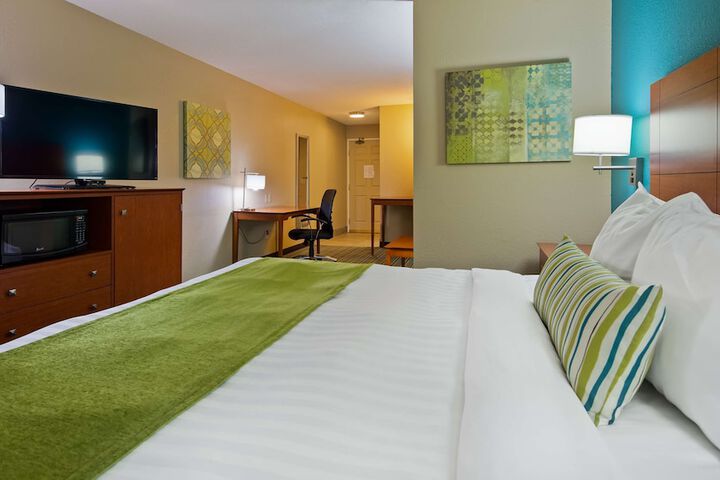 Best Western Plus Menomonie Inn & Suites