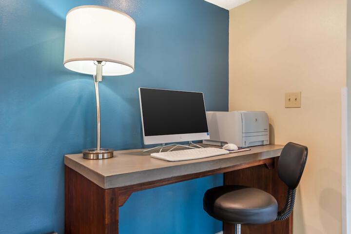 Business Center 25 of 26