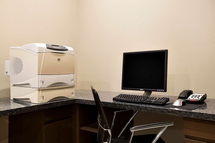 Business Center 17 of 17
