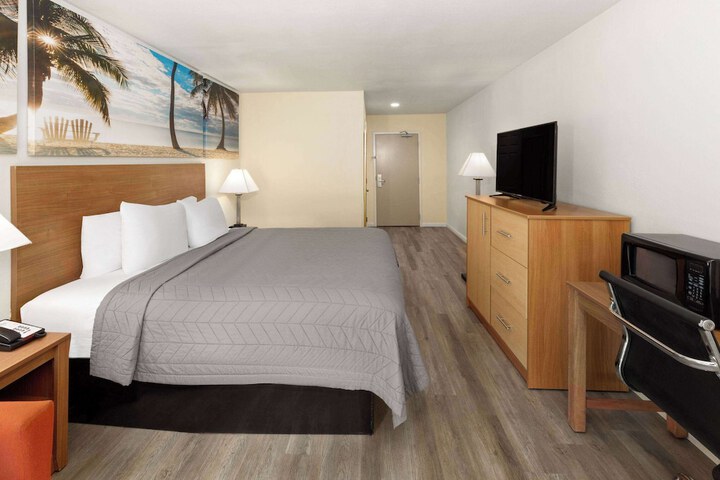 Room 22 of 26