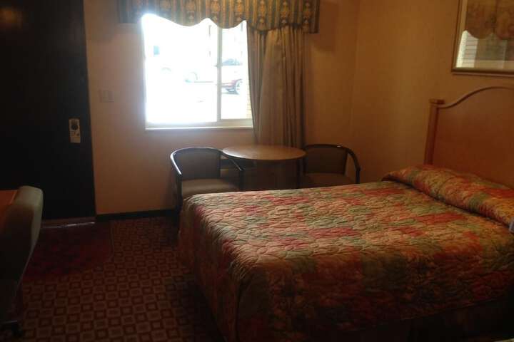 Room 30 of 33