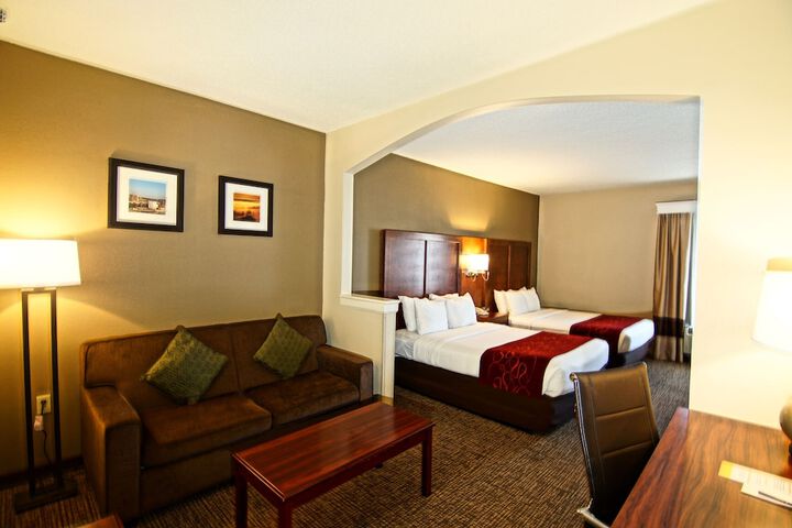 Comfort Suites Near University