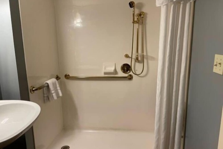 Room 12 of 38