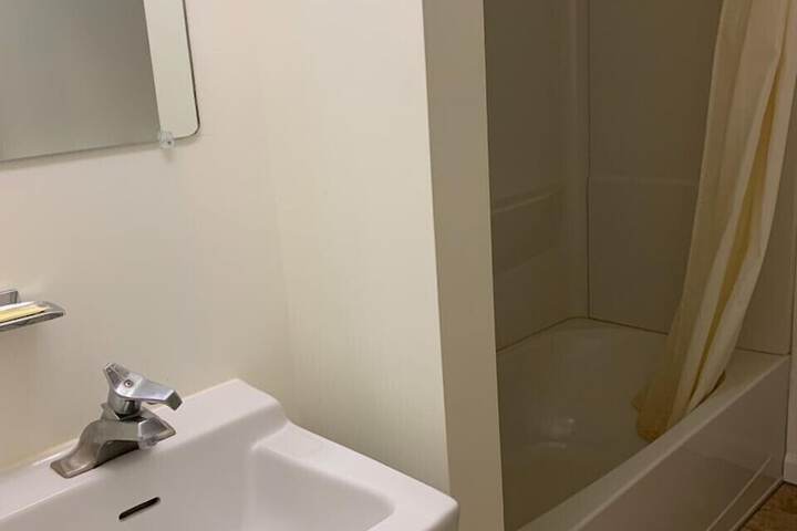 Room 16 of 18
