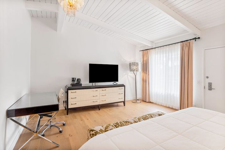 Room 26 of 32