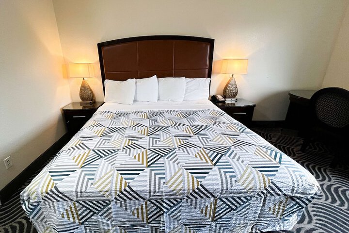 Room 4 of 6