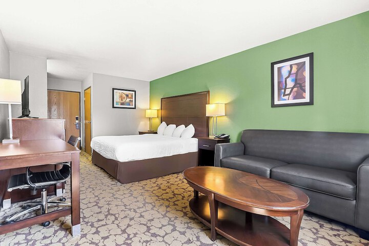 SureStay Plus Hotel by Best Western Bettendorf