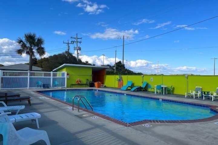 Pool 33 of 113