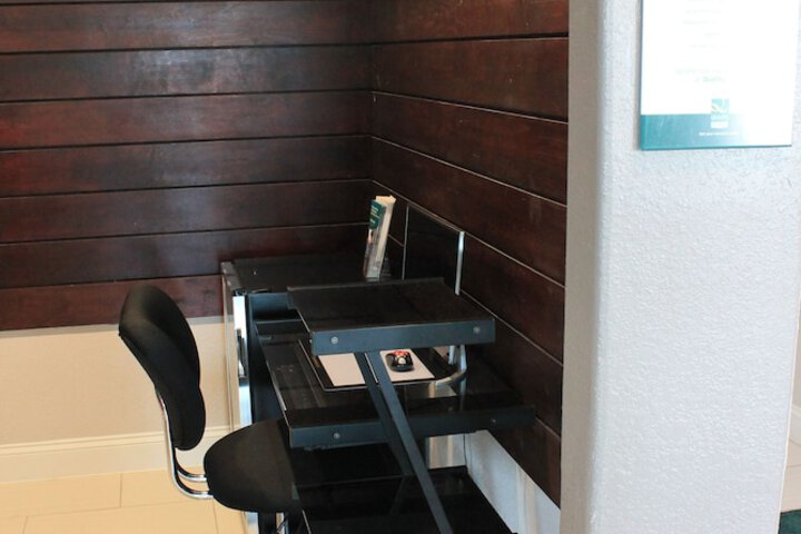 Business Center 117 of 120