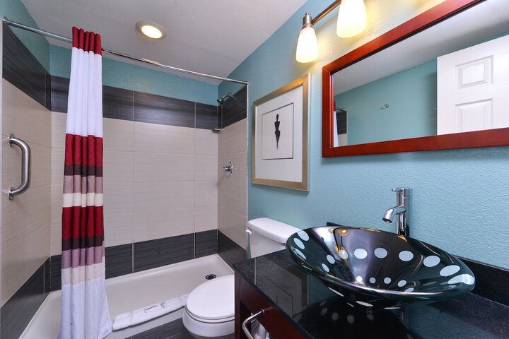 Room 9 of 26