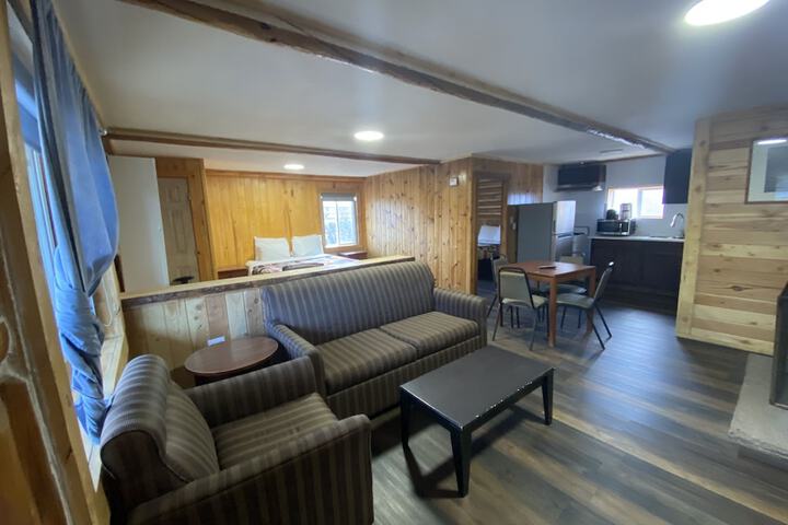 Lounge 108 of 110
