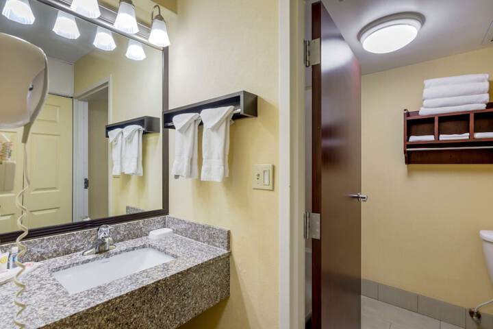 Comfort Inn & Suites Hillsville I-77