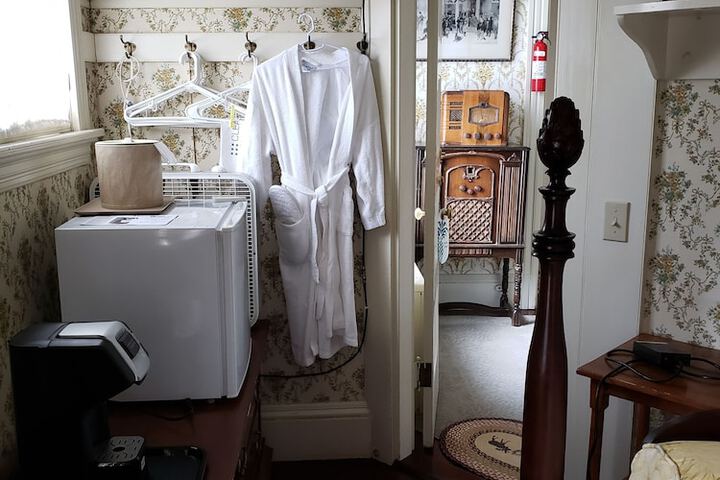 Room 28 of 100