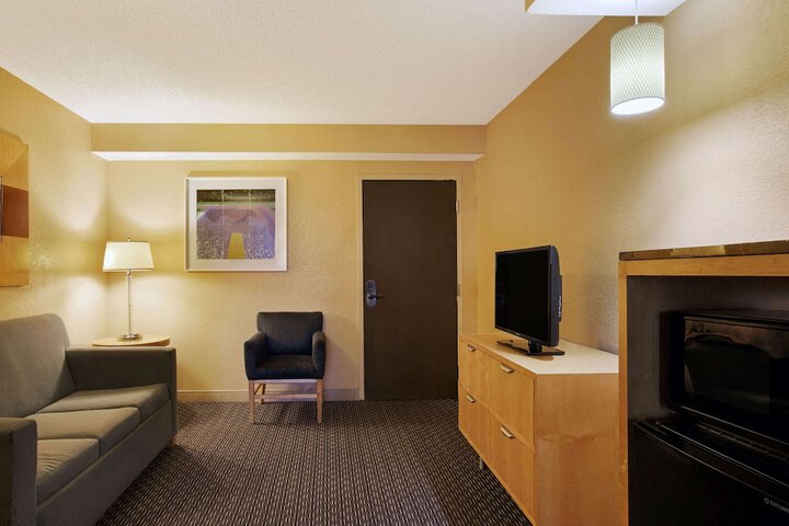 La Quinta Inn & Suites by Wyndham Sunrise