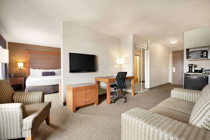 Room 26 of 80